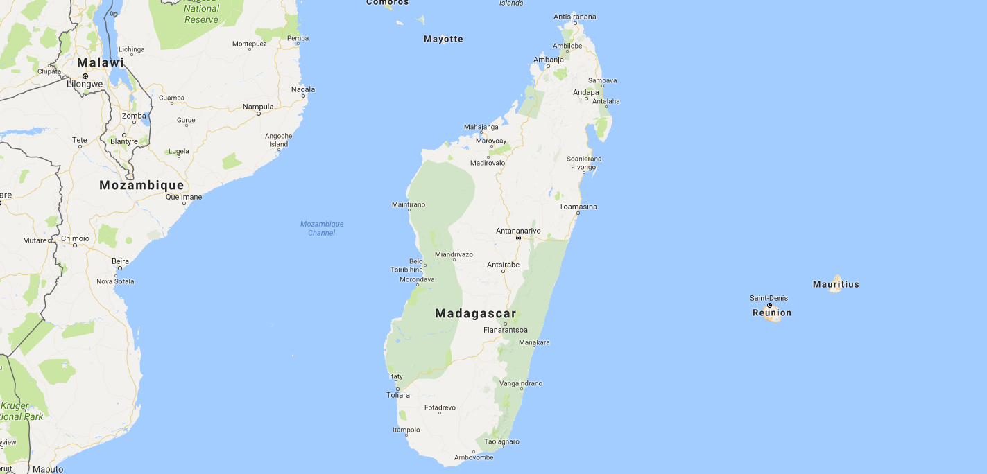 Мадагаскар карт 3. Мадагаскар Мозамбикский пролив. Мозамбикский пролив на карте полушарий. Остров Мадагаскар на карте. Остров Мадагаскар на карте Африки.